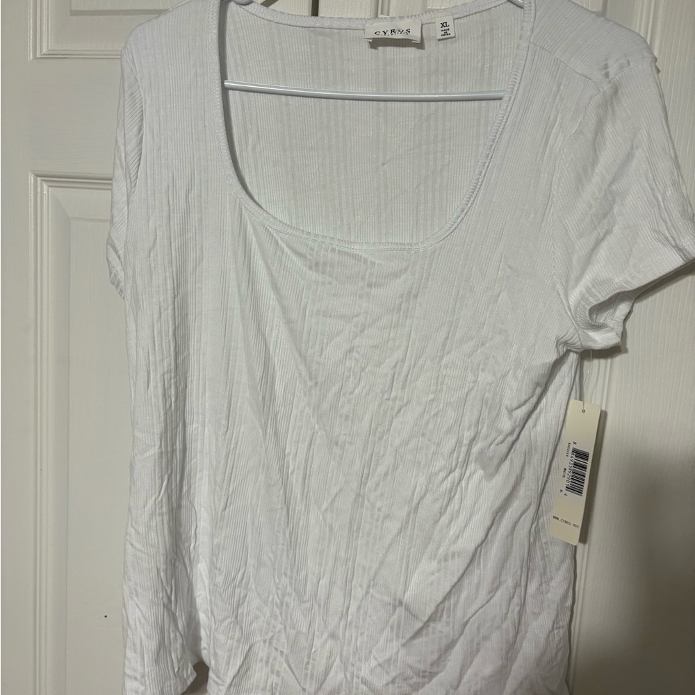 Cyrus Classic White Short Sleeve Top
